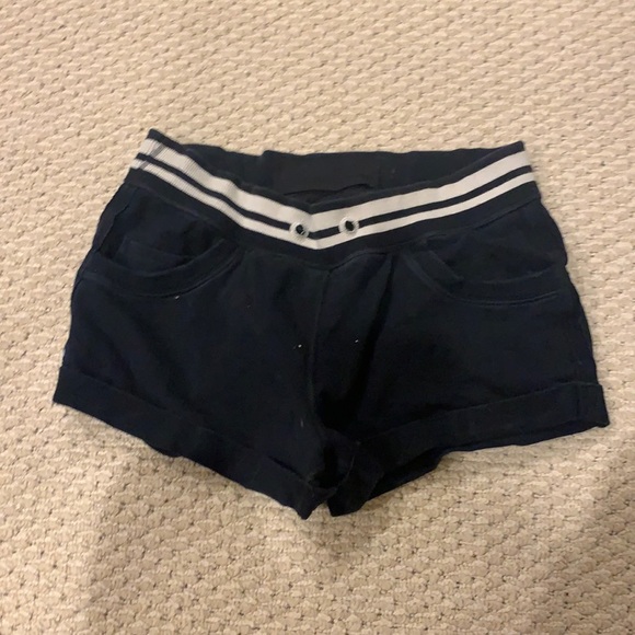 Mini Lululemon Cotton Shorts Size Small - Picture 1 of 3